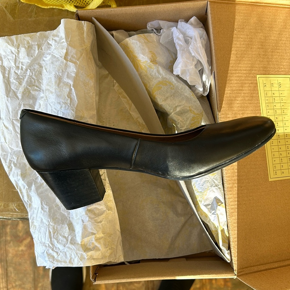 Black dress pumps